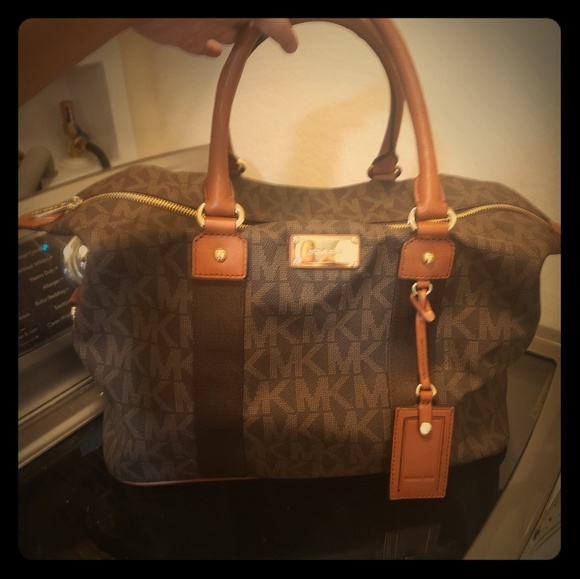 Michael Kors Large Weekend Bag - Picture 1 of 2